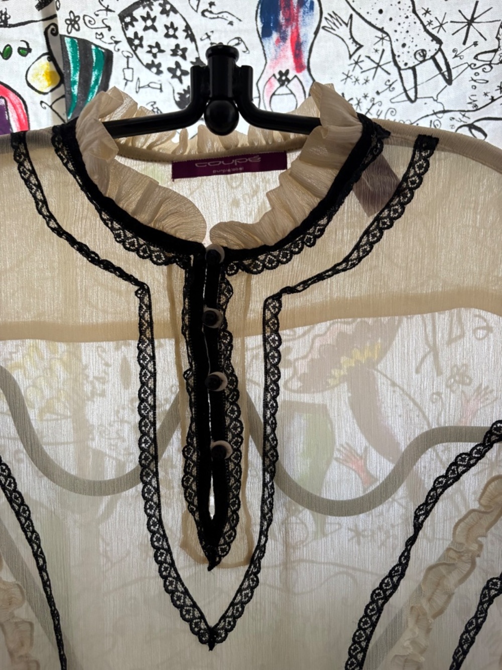 Couope 100% poly sheer lace trimmed ruffled blouse. - Picture 2 of 6